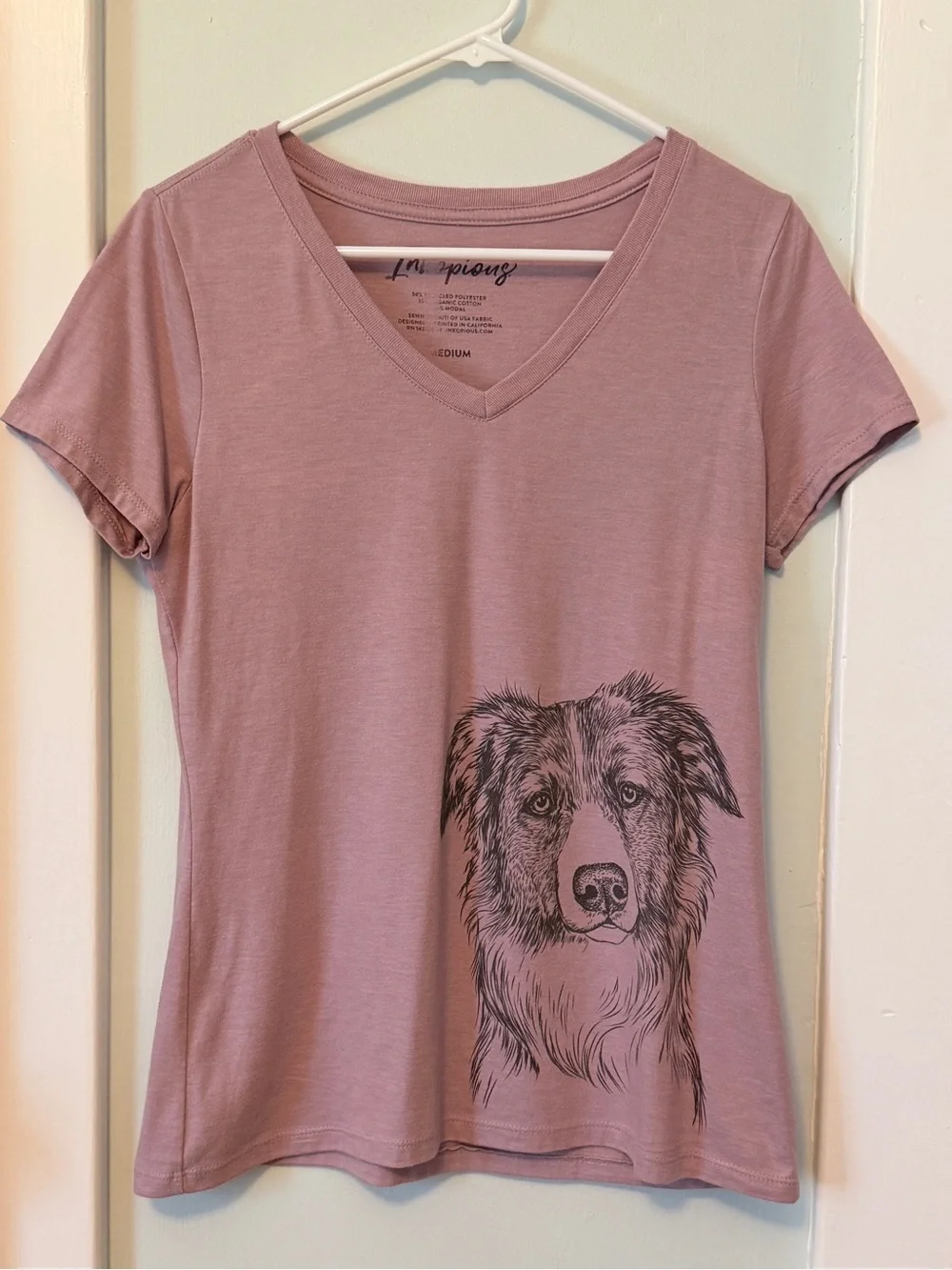 Inkopious brand Women's Dusty Rose Dog Graphic V‑Neck Tee #0203